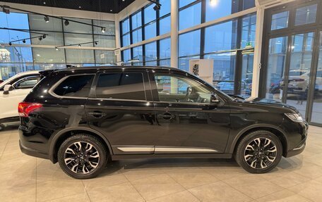 Mitsubishi Outlander III рестайлинг 3, 2022 год, 2 595 000 рублей, 3 фотография