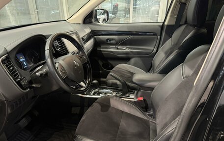 Mitsubishi Outlander III рестайлинг 3, 2022 год, 2 595 000 рублей, 21 фотография