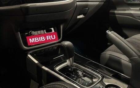 Mitsubishi Outlander III рестайлинг 3, 2022 год, 2 595 000 рублей, 10 фотография