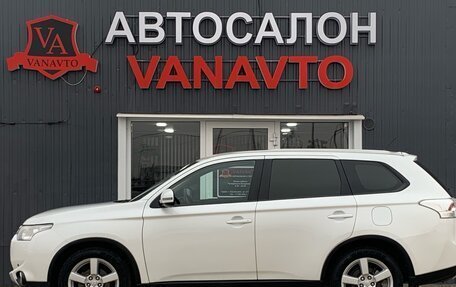 Mitsubishi Outlander III рестайлинг 3, 2014 год, 1 690 000 рублей, 4 фотография