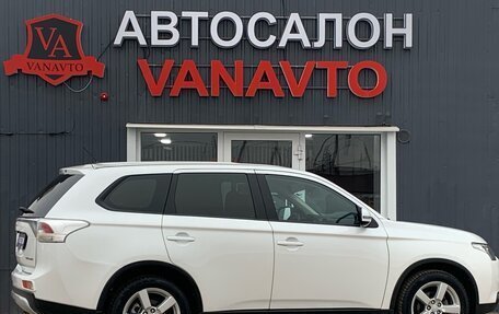 Mitsubishi Outlander III рестайлинг 3, 2014 год, 1 690 000 рублей, 6 фотография