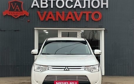 Mitsubishi Outlander III рестайлинг 3, 2014 год, 1 690 000 рублей, 2 фотография