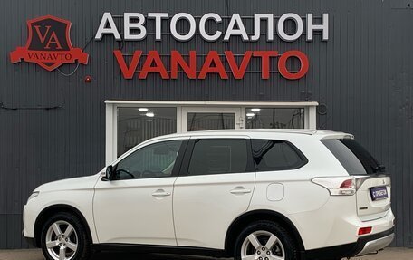 Mitsubishi Outlander III рестайлинг 3, 2014 год, 1 690 000 рублей, 7 фотография