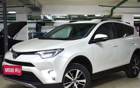 Toyota RAV4, 2017 год, 2 640 000 рублей, 2 фотография