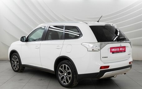 Mitsubishi Outlander III рестайлинг 3, 2014 год, 1 848 000 рублей, 5 фотография