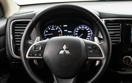 Mitsubishi Outlander III рестайлинг 3, 2014 год, 1 848 000 рублей, 15 фотография