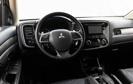 Mitsubishi Outlander III рестайлинг 3, 2014 год, 1 848 000 рублей, 14 фотография