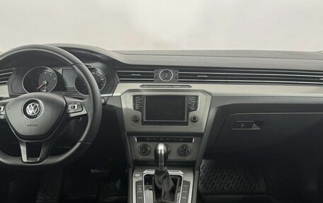 Volkswagen Passat B8 рестайлинг, 2017 год, 1 357 000 рублей, 14 фотография