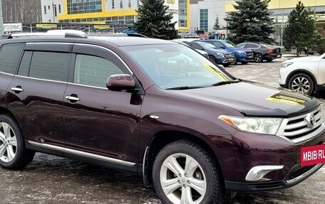 Toyota Highlander III, 2011 год, 2 150 000 рублей, 3 фотография