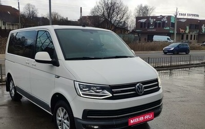 Volkswagen Caravelle T6 рестайлинг, 2017 год, 4 500 000 рублей, 1 фотография