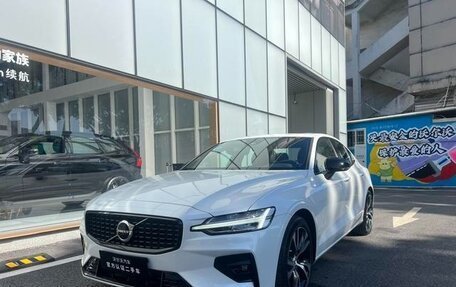 Volvo S90 II рестайлинг, 2023 год, 4 490 000 рублей, 1 фотография