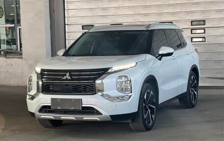 Mitsubishi Outlander, 2022 год, 3 520 000 рублей, 2 фотография