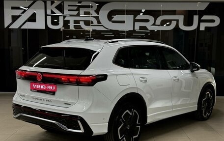 Volkswagen Tiguan, 2024 год, 6 000 000 рублей, 3 фотография