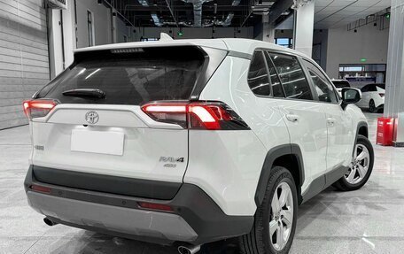 Toyota RAV4, 2021 год, 3 550 000 рублей, 2 фотография