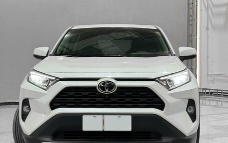 Toyota RAV4, 2021 год, 3 550 000 рублей, 4 фотография