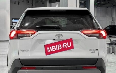 Toyota RAV4, 2021 год, 3 550 000 рублей, 3 фотография