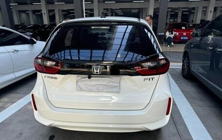 Honda Fit, 2021 год, 1 300 000 рублей, 3 фотография