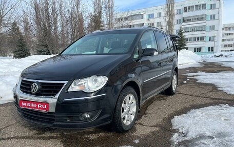 Volkswagen Touran III, 2008 год, 700 000 рублей, 1 фотография