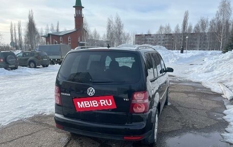 Volkswagen Touran III, 2008 год, 700 000 рублей, 4 фотография