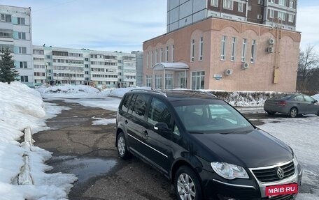 Volkswagen Touran III, 2008 год, 700 000 рублей, 2 фотография