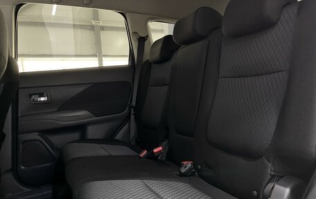 Mitsubishi Outlander III рестайлинг 3, 2014 год, 1 699 000 рублей, 29 фотография