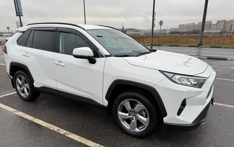 Toyota RAV4, 2019 год, 3 899 000 рублей, 2 фотография