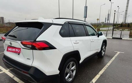 Toyota RAV4, 2019 год, 3 899 000 рублей, 4 фотография