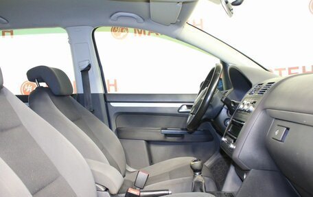 Volkswagen Touran III, 2010 год, 890 000 рублей, 10 фотография