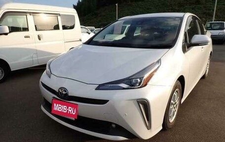 Toyota Prius IV XW50, 2021 год, 2 435 000 рублей, 1 фотография