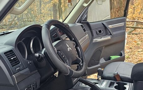 Mitsubishi Pajero IV, 2013 год, 2 700 000 рублей, 4 фотография