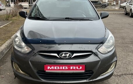 Hyundai Solaris II рестайлинг, 2011 год, 715 000 рублей, 4 фотография