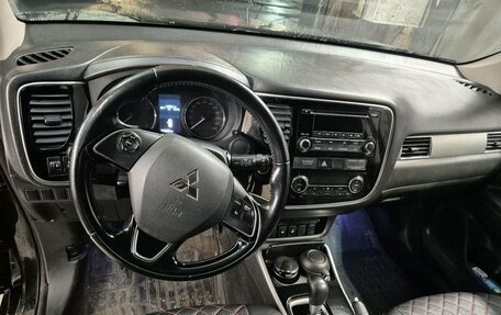 Mitsubishi Outlander III рестайлинг 3, 2017 год, 1 599 000 рублей, 7 фотография