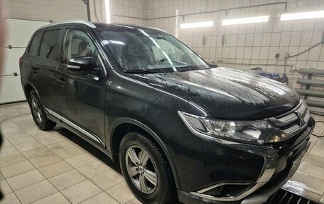 Mitsubishi Outlander III рестайлинг 3, 2017 год, 1 599 000 рублей, 3 фотография