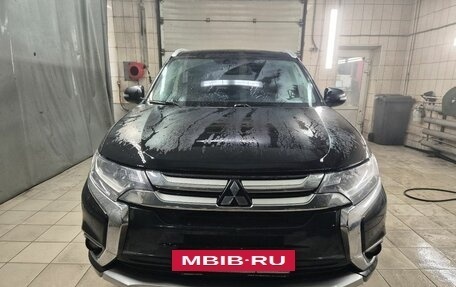 Mitsubishi Outlander III рестайлинг 3, 2017 год, 1 599 000 рублей, 2 фотография