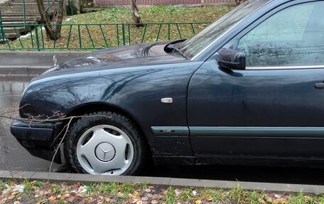 Mercedes-Benz E-Класс, 1996 год, 270 000 рублей, 3 фотография