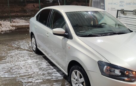 Volkswagen Polo VI (EU Market), 2013 год, 1 370 000 рублей, 2 фотография