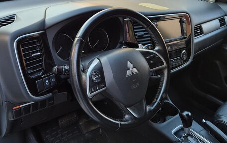 Mitsubishi Outlander III рестайлинг 3, 2014 год, 1 800 000 рублей, 6 фотография