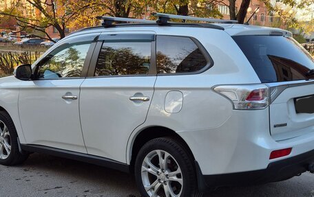 Mitsubishi Outlander III рестайлинг 3, 2014 год, 1 800 000 рублей, 7 фотография