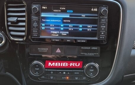 Mitsubishi Outlander III рестайлинг 3, 2014 год, 1 800 000 рублей, 13 фотография