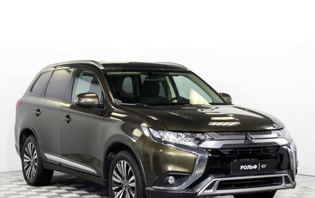 Mitsubishi Outlander III рестайлинг 3, 2018 год, 2 395 000 рублей, 3 фотография