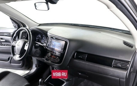 Mitsubishi Outlander III рестайлинг 3, 2018 год, 2 395 000 рублей, 9 фотография