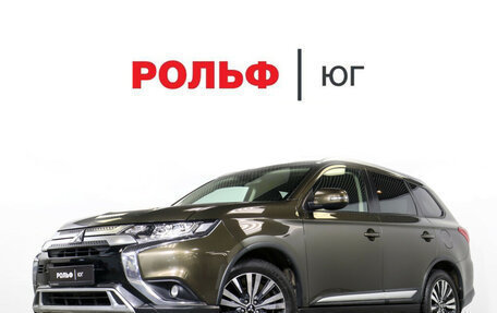 Mitsubishi Outlander III рестайлинг 3, 2018 год, 2 395 000 рублей, 25 фотография