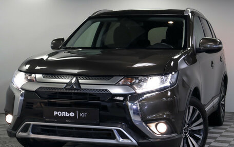 Mitsubishi Outlander III рестайлинг 3, 2018 год, 2 395 000 рублей, 21 фотография