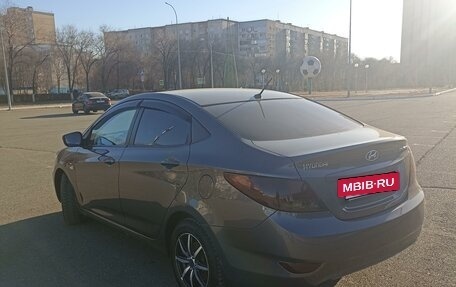 Hyundai Solaris II рестайлинг, 2013 год, 820 000 рублей, 11 фотография