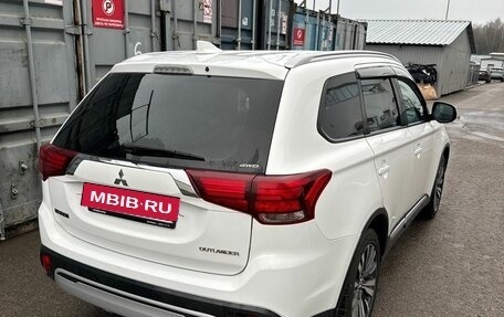 Mitsubishi Outlander III рестайлинг 3, 2019 год, 2 181 000 рублей, 3 фотография