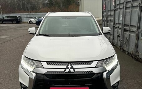 Mitsubishi Outlander III рестайлинг 3, 2019 год, 2 181 000 рублей, 7 фотография