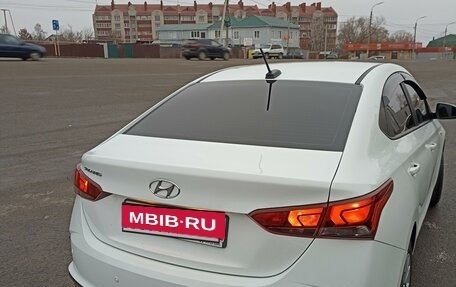 Hyundai Solaris II рестайлинг, 2021 год, 1 830 000 рублей, 2 фотография