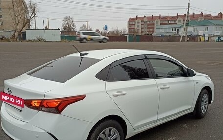 Hyundai Solaris II рестайлинг, 2021 год, 1 830 000 рублей, 3 фотография