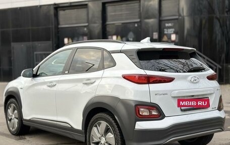 Hyundai Kona I, 2018 год, 2 600 000 рублей, 6 фотография