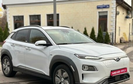 Hyundai Kona I, 2018 год, 2 600 000 рублей, 3 фотография